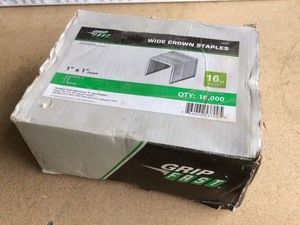 lot 152 image: Grip Fast Wide Crown Staples