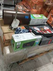 lot 35 image: PALLET OF ASSORTED ITEMS