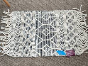 lot 6 image: Winchester CreamBlack 2 ft. x 3 ft. Wool Scatter Area Rug