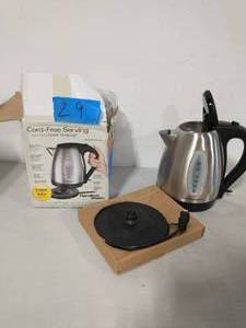 lot 29 image: HAMILTON BEACH 7-Cup Stainless Steel Electric Kettle