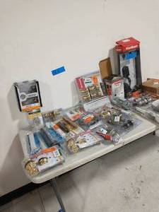 lot 41 image: BOX OF ASSORTED HARDWARE
