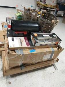 lot 63 image: PALLET OF ASSORTED ITEMS