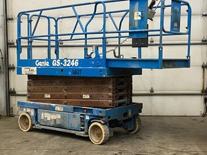 lot 1 image: Genie GS-3246 Aerial Scissor Lift