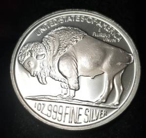 lot 17 image: 1 TROY OZ. .999 FINE SILVER INDIAN BUFFALO DESIGN