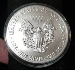 lot 18 image: 2021 AMERICAN SILVER EAGLE 1 TROY OZ. .999 FINE SILVER IN AIRTITE
