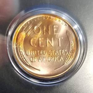 lot 24 image: 1950 PROOF LINCOLN WHEAT CENT (COIN IS OK CASE IS SCRATCHED)