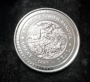 lot 30 image: 1 TROY OZ. .999 FINE SILVER SOUTH DAKOTA ROUND