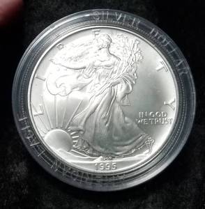 lot 60-A image: 1995 AMERICAN SILVER EAGLE 1 TROY OZ. .999 FINE SILVER IN AIRTITE