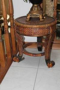 lot 19 image: Wood Lamp Table 16Dx17H