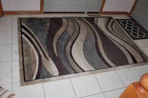 lot 22 image: Area Rug with Swirl Pattern 52Lx59W