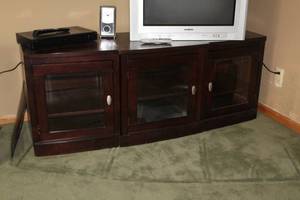 lot 29 image: Wood Entertainment Stand 3-piece 64Lx21Wx25H