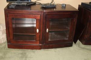 lot 30 image: Wood Entertainment Stand 2-piece 42Lx20Wx25H