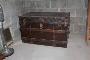 lot 38 image: Wood Chest 39Lx21Wx24H