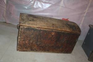 lot 39 image: Wood Chest 29Lx21-12Wx22H