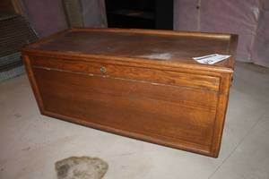 lot 40 image: Wood Chest 39Lx18Wx21H