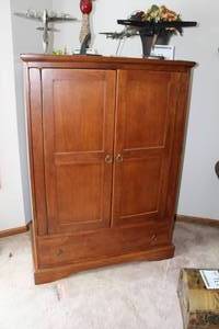 lot 12 image: Palliser Wood TV Armoire 40Lx24Wx56H EP001791