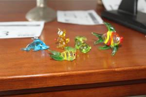 lot 153 image: Lot of (5) Fish Glass Figurines 1H