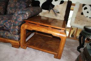 lot 7 image: Wood Lamp Table 29Lx29Wx21H