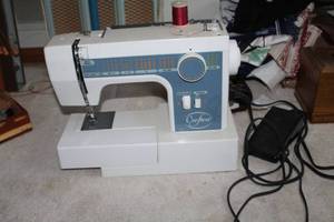 lot 67 image: Crofton Sewing Machine MD 8708