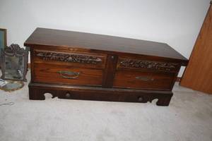 lot 15 image: Lane Wood Cedar Chest with Key 49Lx17Wx18-12H