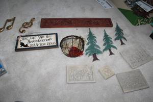 lot 91 image: Lot of (Approximately 12) Wall Dcor - Music Notes, The Cat and Staff Live Here, Evergreen Trees, Wall Basket, Misc. Plaques
