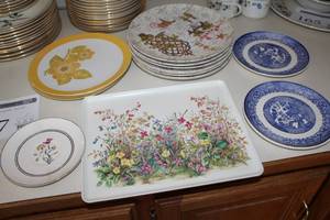 lot 167 image: Lot of (16) Decorative Plates and Serving Tray