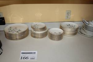 lot 166 image: Lot of (49) Rhythm Dishware Gold Trim with Flowers (K54N5) - Plates, Saucers, Bowls