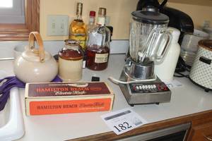 lot 182 image: Lot of (2) Kitchen Appliances - Hamilton Beach 10-speed Blender, Hamilton Beach Electric Knife (in box)