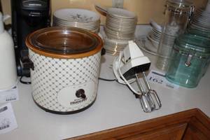 lot 180 image: Lot of (2) Kitchen Appliances - Rival Crockpot 3-12 Qt., Electric Hand Mixer