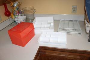 lot 181 image: Lot of (4) Kitchen Accessories - Utensil Organizers (x3), Plastic Recipe Box with Recipes (x1)