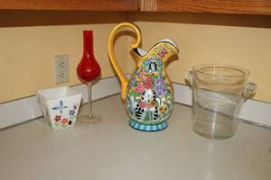 lot 179 image: Lot of (4) Decorative Table Vases - Catzilla by Candace Reiter Ceramic Pitcher, FTD Square Flower Pot, RedClear Stem Glass, Clear Glass Vase