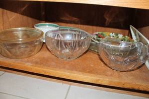 lot 200 image: Kitchen Accessories - Glass Serving Bowls, Glass Platters, Ceramic Bowls, Ceramic Platters