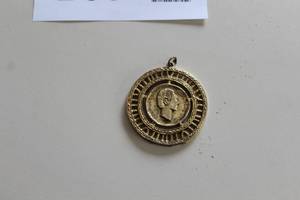 lot 103 image: Womens Gold Pendant  2-12D