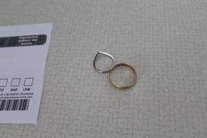 lot 117 image: Lot of (2) Womens 14K Gold Rings