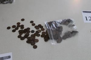 lot 121 image: Lot of Wheat Back Pennies (in bag)