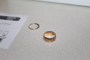 lot 118 image: Lot of (2) Womens Gold Rings - 8K (x1), Unreadable (x1)