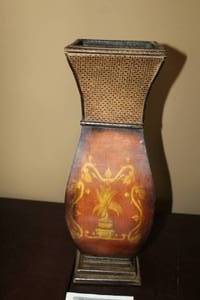 lot 267 image: Decorative Table Vase 7Wx7Dx19H