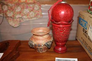 lot 324 image: Lot of (3) Table Dcor - Vases (x2), Decorative Ball (x1)