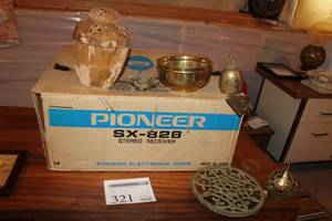 lot 321 image: Lot of (9) Metal Home Dcor