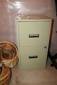lot 327 image: Metal File Cabinet 2-drawer 15Wx14Dx29H