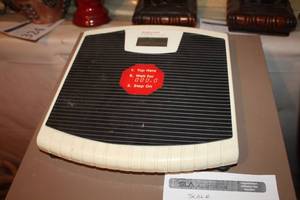 lot 308 image: Health o meter Ever Weigh Lithium Electronic Floor Scale