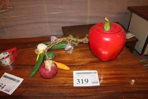 lot 319 image: Apple Cookie Jar, Vegetable Stringer Dcor 11H
