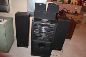 lot 202 image: Sony Remote Controlled Hi-Fidelity Stereo System HCD-541 with Remote Control, 2 Floor Stereo Speakers and 3 Bookshelf Speakers - Power Amp, Cassette Deck, CD 5-disc Player, SEN-R5420