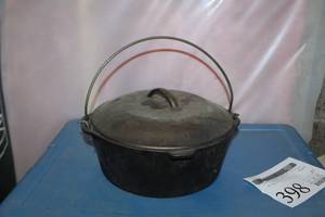 lot 398 image: Cast Iron Kettle with Lid and Handle 10Dx5H