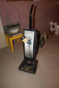 lot 378 image: Eureka Mega BOSS World Vac