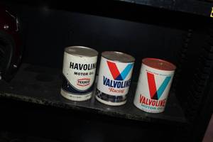 lot 373 image: Lot of (3) Vintage Motor Oil Cans 1 Qt. - Valvoline (x2), Havoline (unopened)