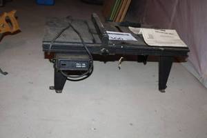 lot 366 image: Craftsman Circular Saw Table 27Wx17Dx12H