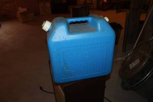 lot 365 image: Riblet H2O-Go Plastic Water Can 5 Gallon