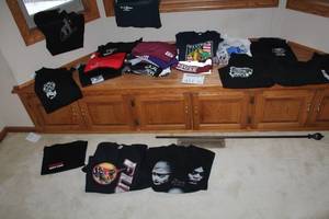 lot 411 image: Lot of (31) Alternative Rock Concert Music T-Shirts