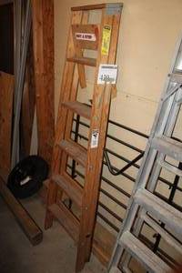 lot 439 image: Wood Step Ladder 6